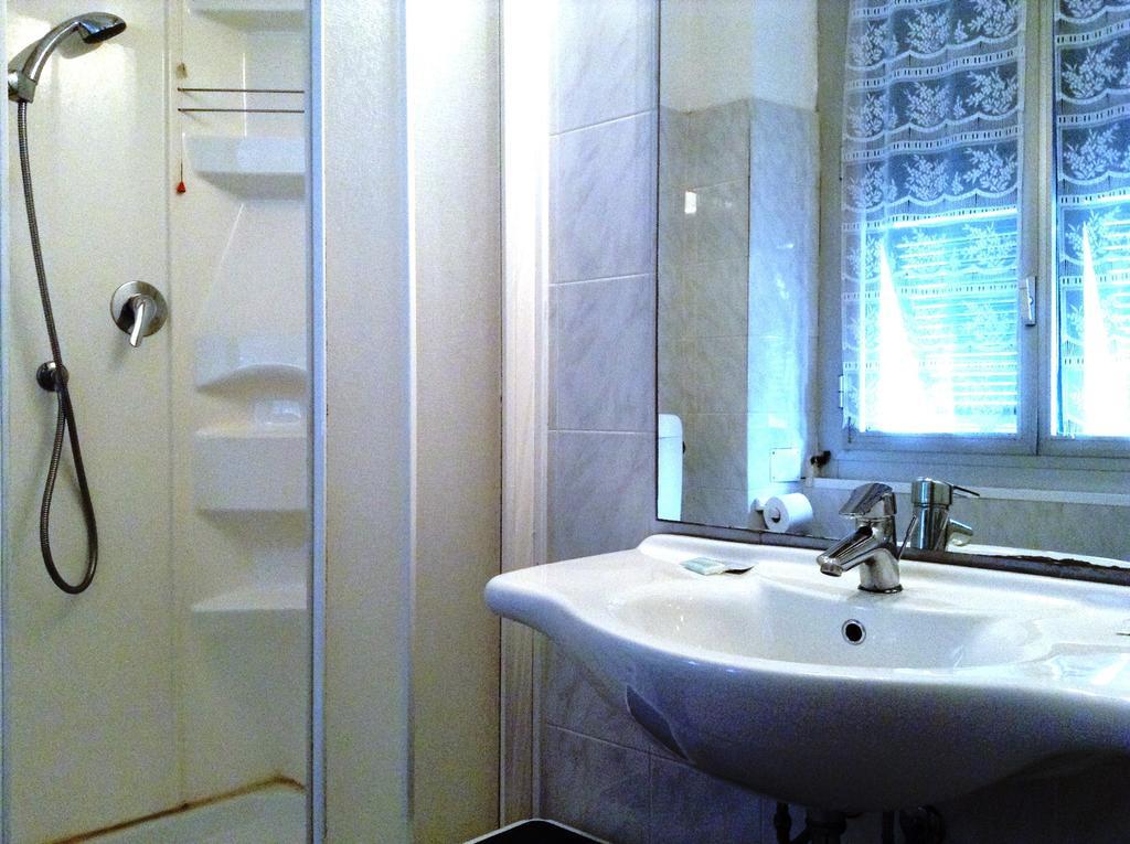 Hotel Bernheof Genova Cameră foto