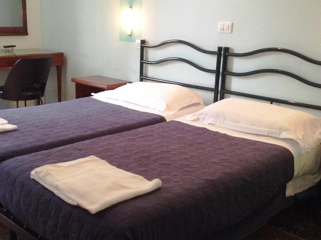 Hotel Bernheof Genova Cameră foto