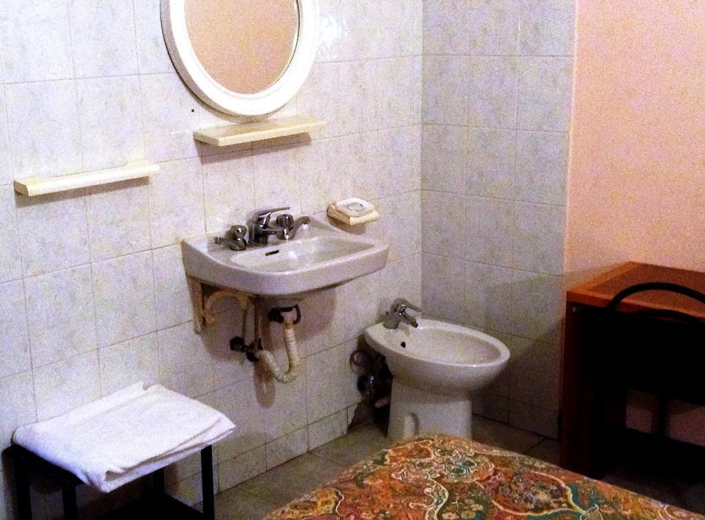Hotel Bernheof Genova Cameră foto